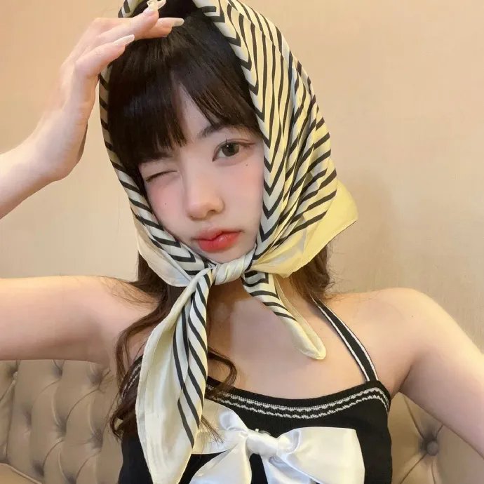 年轻女人